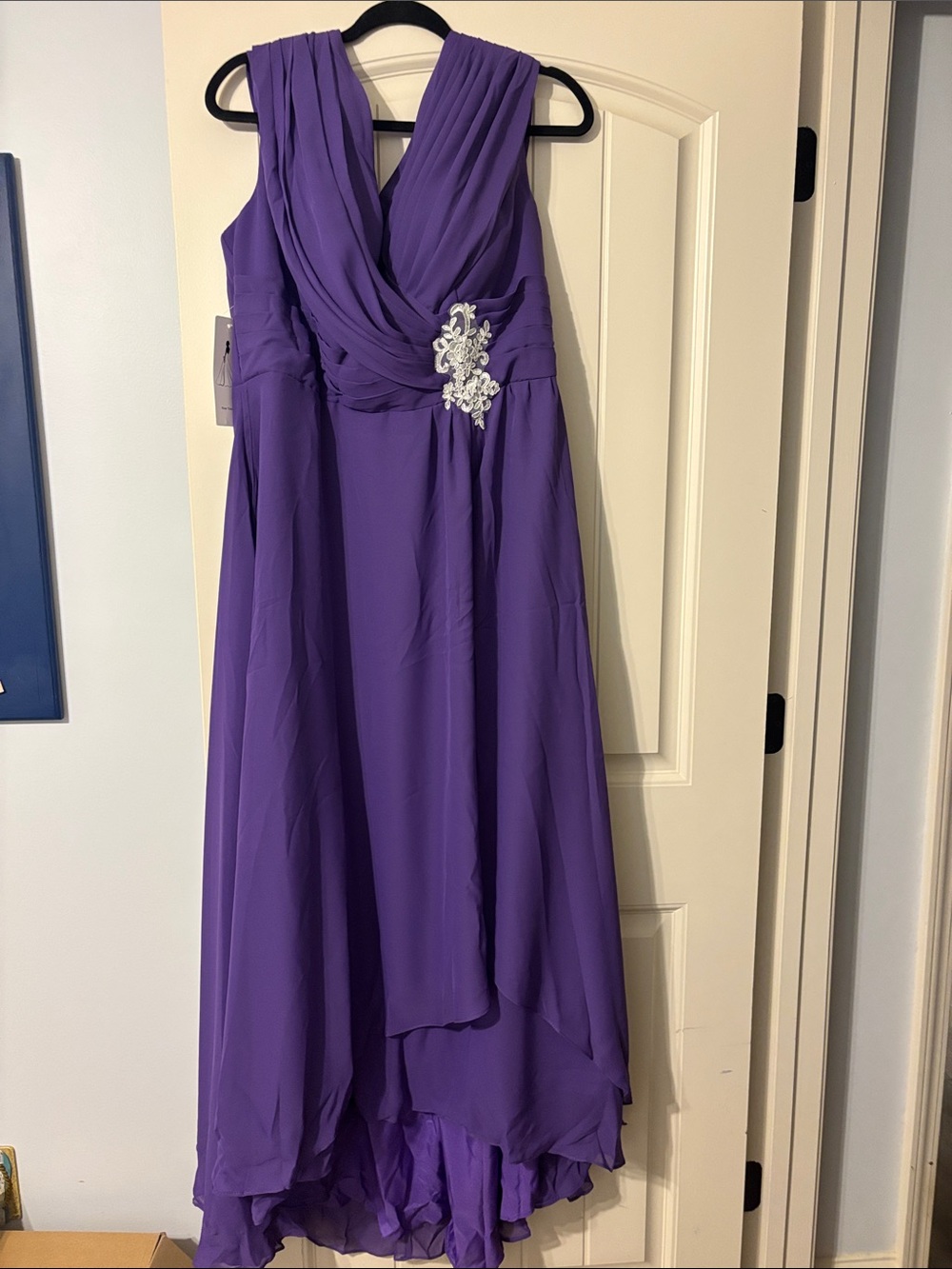 Elegant Purple V-Neck Chiffon Evening Dress with Embellished Waist